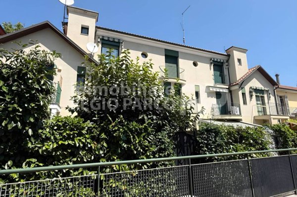 casa indipendente in vendita a Torino in zona Regio Parco