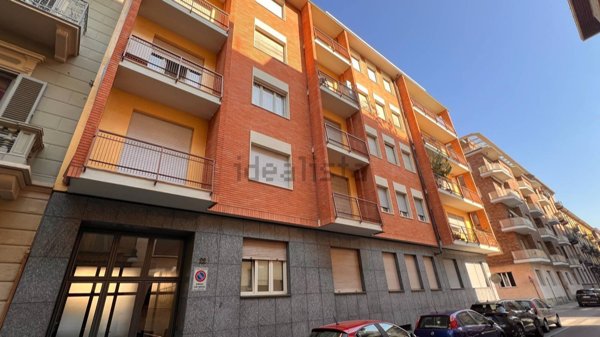 appartamento in vendita a Torino in zona Cit Turin