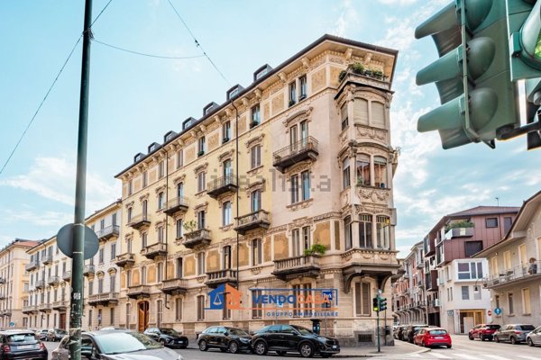appartamento in vendita a Torino in zona Cit Turin