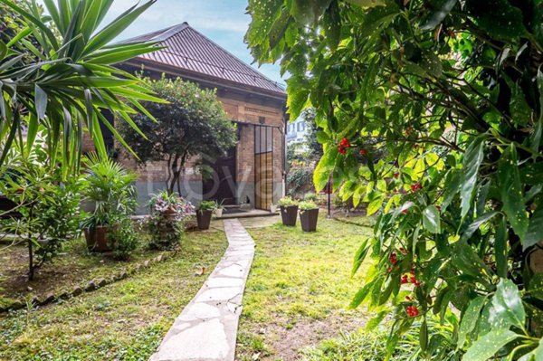 casa indipendente in vendita a Torino in zona Cit Turin