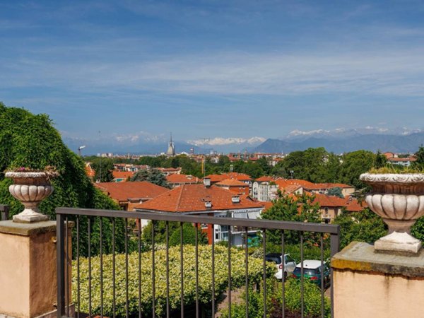 casa indipendente in vendita a Torino in zona Madonna del Pilone