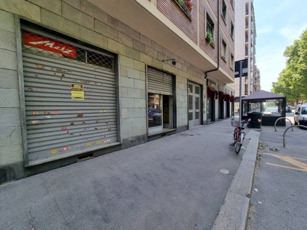 negozio in vendita a Torino in zona Parella