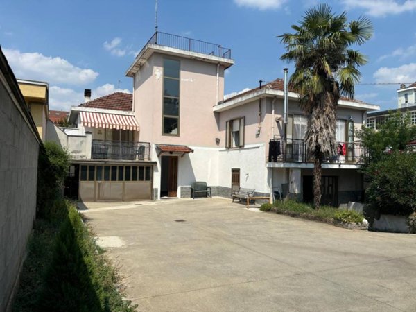casa indipendente in vendita a Torino in zona Mirafiori Sud