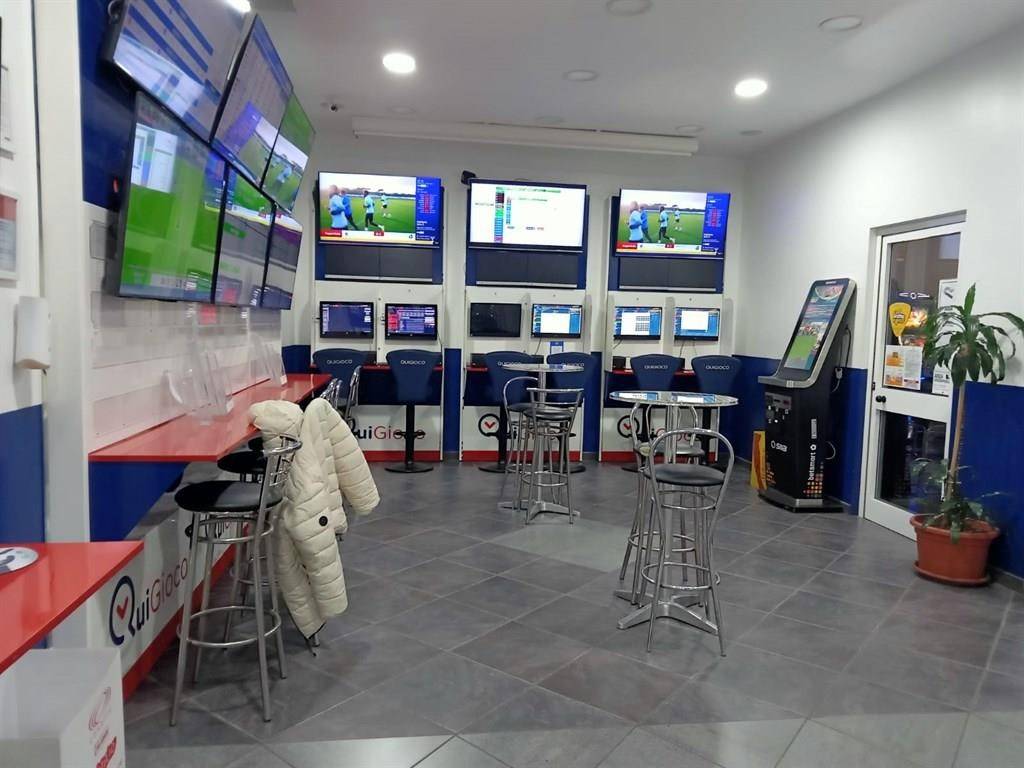 locale commerciale in vendita a Torino in zona Borgata Vittoria