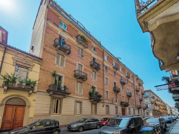 appartamento in vendita a Torino in zona Cit Turin