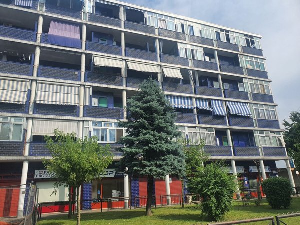 locale commerciale in vendita a Torino in zona Mirafiori Sud