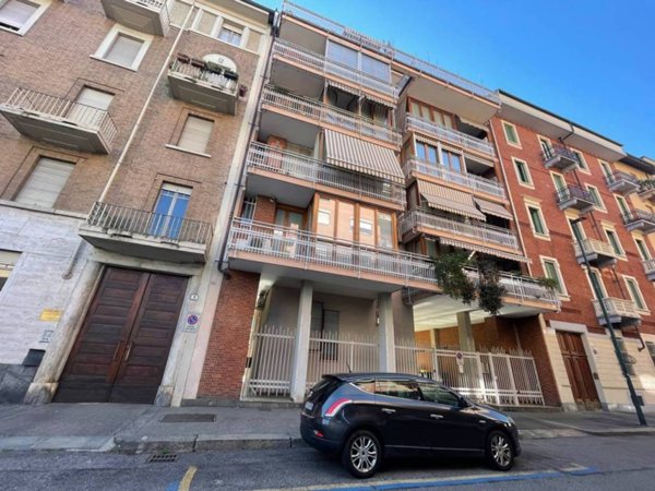 appartamento in vendita a Torino in zona Cit Turin