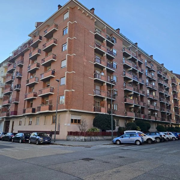 appartamento in vendita a Torino in zona Lingotto