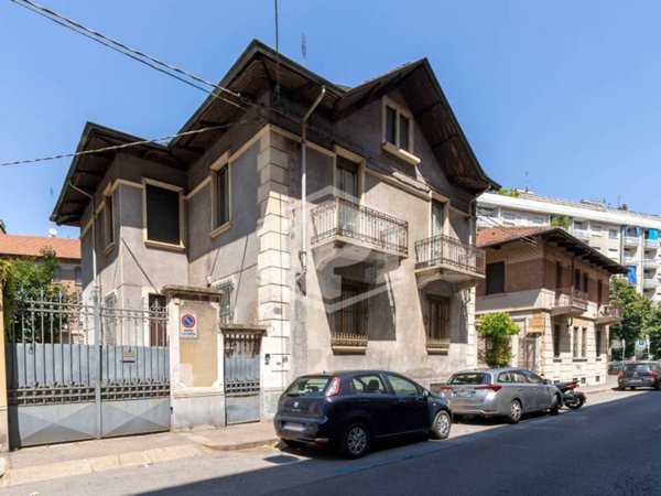 casa indipendente in vendita a Torino in zona Cit Turin