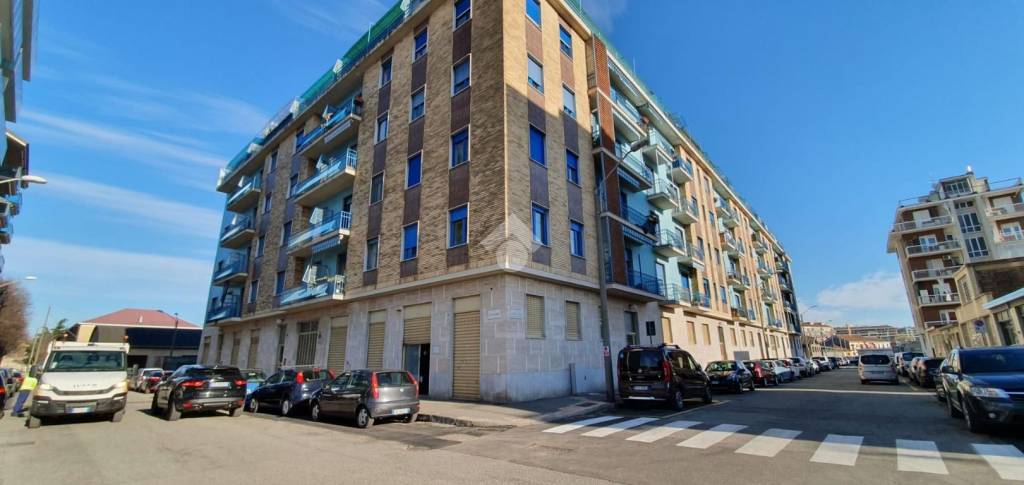 negozio in vendita a Torino in zona Borgata Lesna