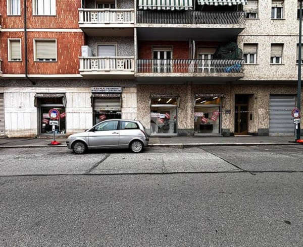 negozio in vendita a Torino in zona Borgata Vittoria