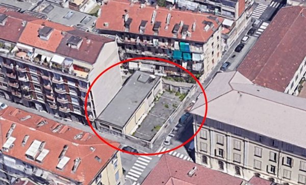 locale commerciale in vendita a Torino in zona Aurora