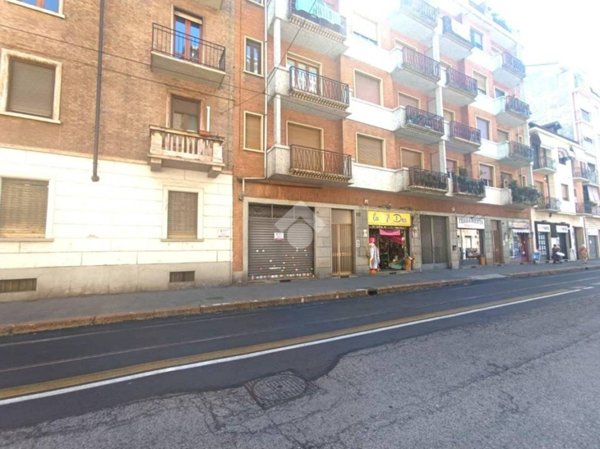 negozio in vendita a Torino in zona Borgata Vittoria