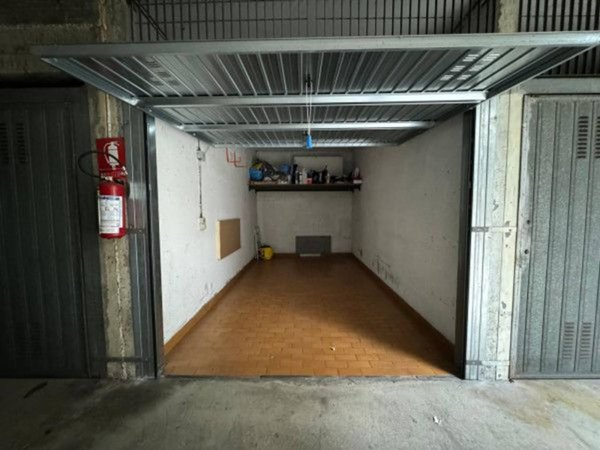 locale di sgombero in vendita a Torino in zona Mirafiori Nord