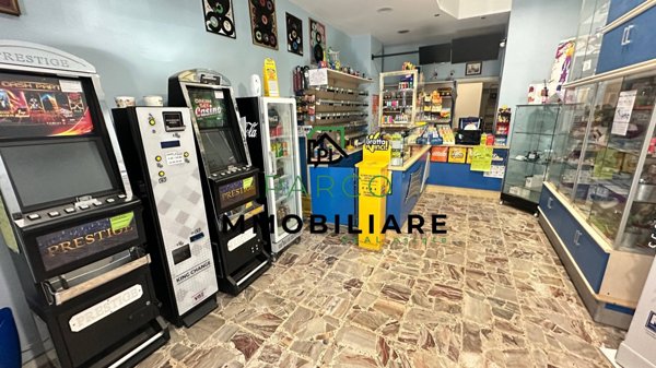 locale commerciale in vendita a Torino in zona Centro Storico