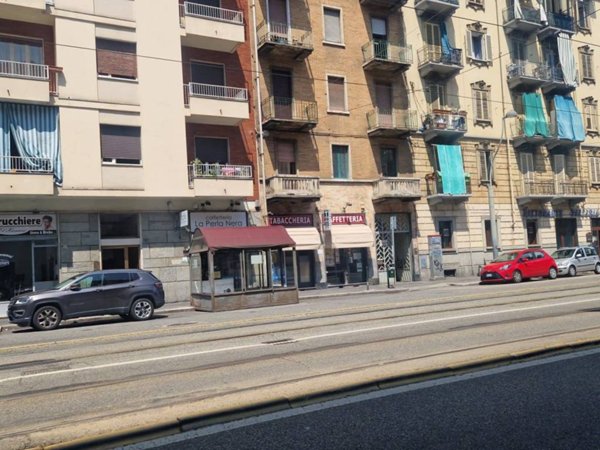 locale commerciale in vendita a Torino in zona Barriera di Milano