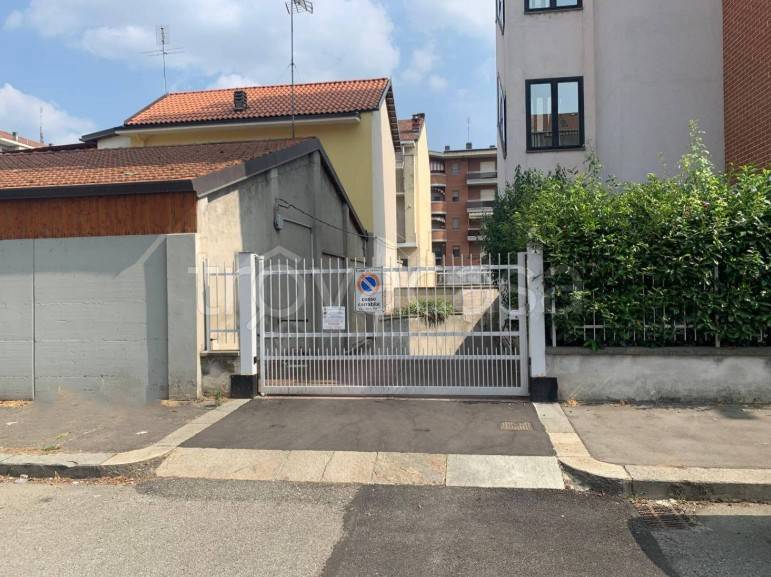locale di sgombero in vendita a Torino in zona Falchera