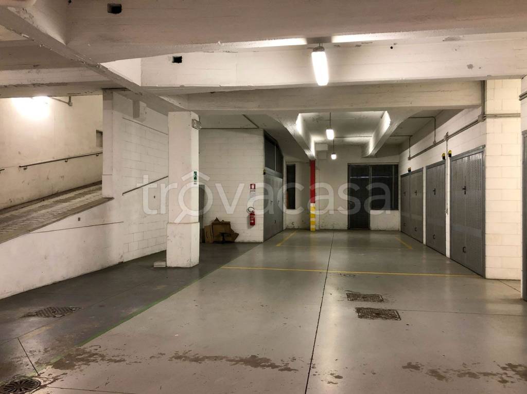 box auto in vendita a Torino in zona Lingotto
