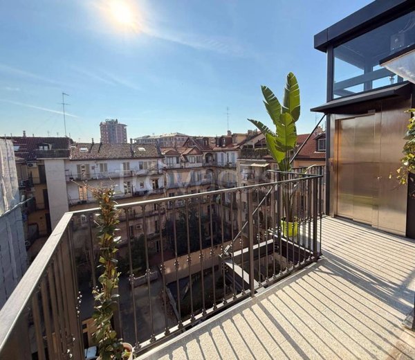 appartamento in vendita a Torino in zona Cit Turin