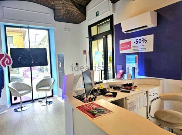locale commerciale in vendita a Torino in zona Lingotto
