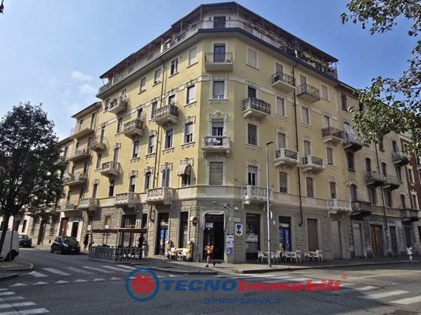 locale commerciale in vendita a Torino in zona Barriera di Milano