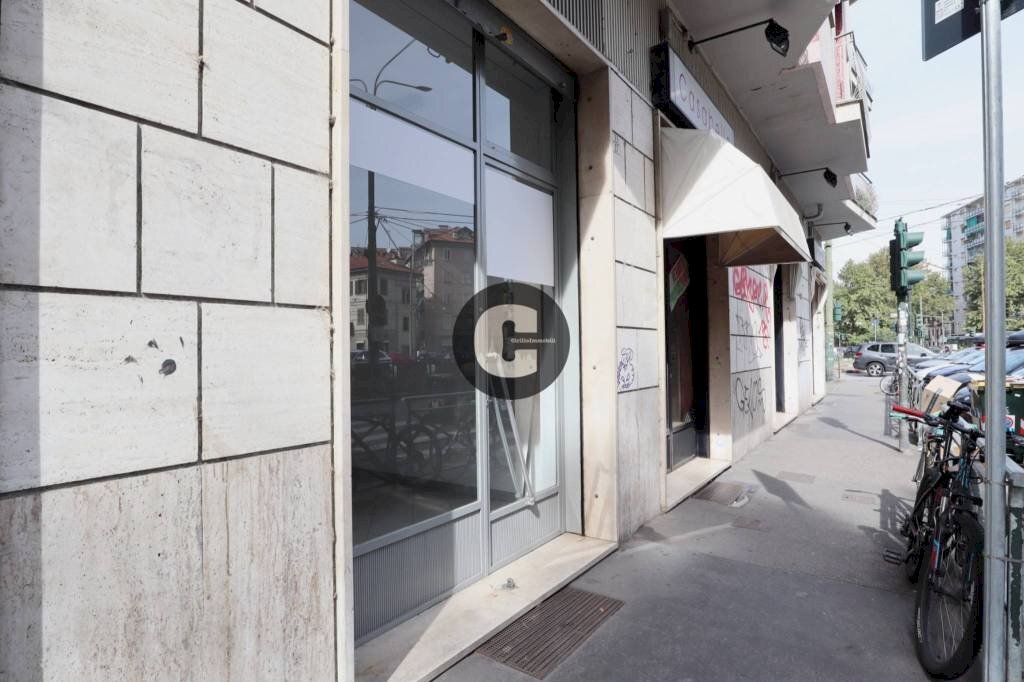 locale commerciale in vendita a Torino in zona Vanchiglia
