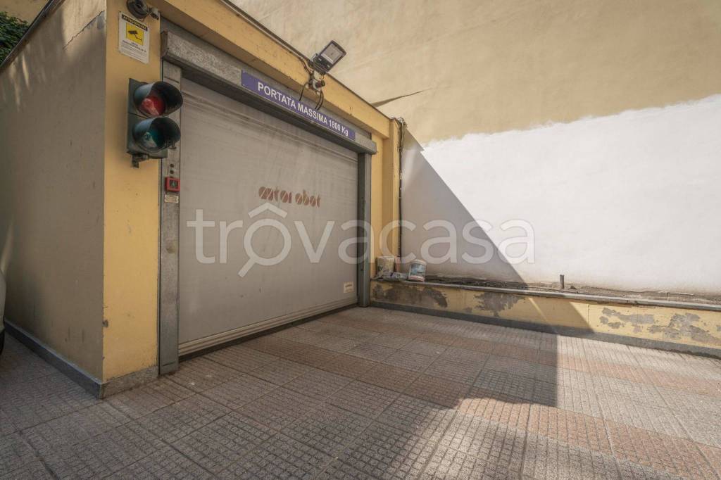 box auto in vendita a Torino in zona San Salvario