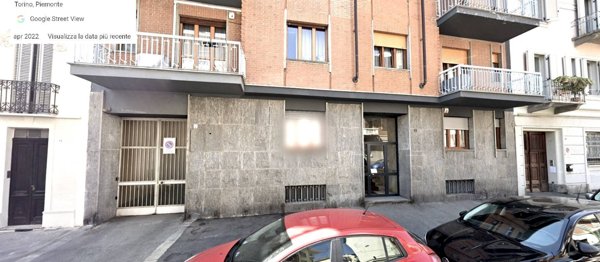 locale commerciale in vendita a Torino in zona Cenisia