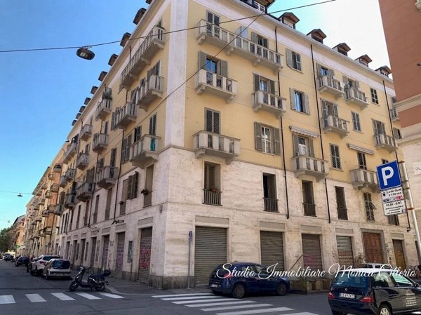 locale commerciale in vendita a Torino in zona Vanchiglia