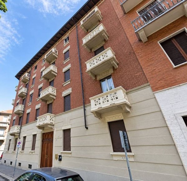 appartamento in vendita a Torino in zona Cit Turin