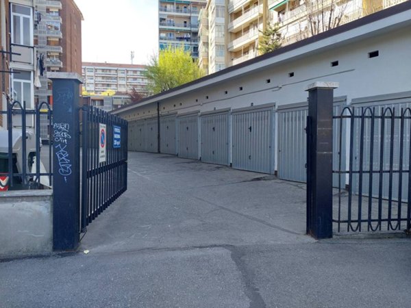 locale di sgombero in vendita a Torino in zona Parella