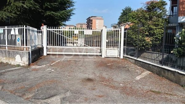 locale di sgombero in vendita a Torino in zona Lucento