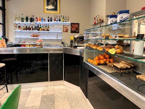 locale commerciale in vendita a Torino in zona Parella