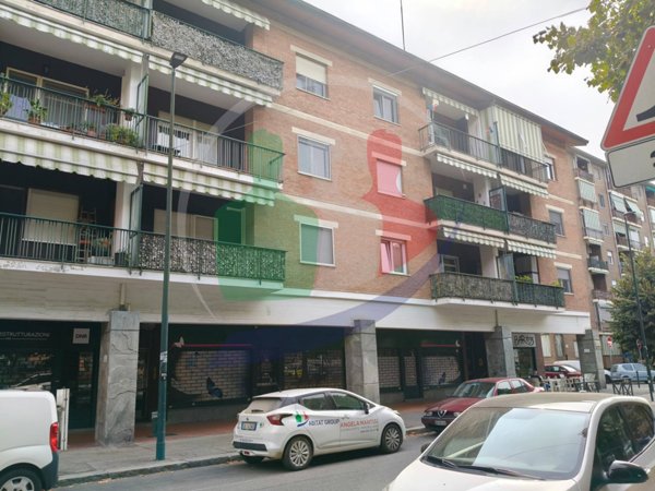 locale commerciale in vendita a Torino in zona Mirafiori Sud