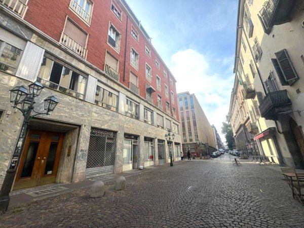 locale commerciale in vendita a Torino in zona Centro Storico