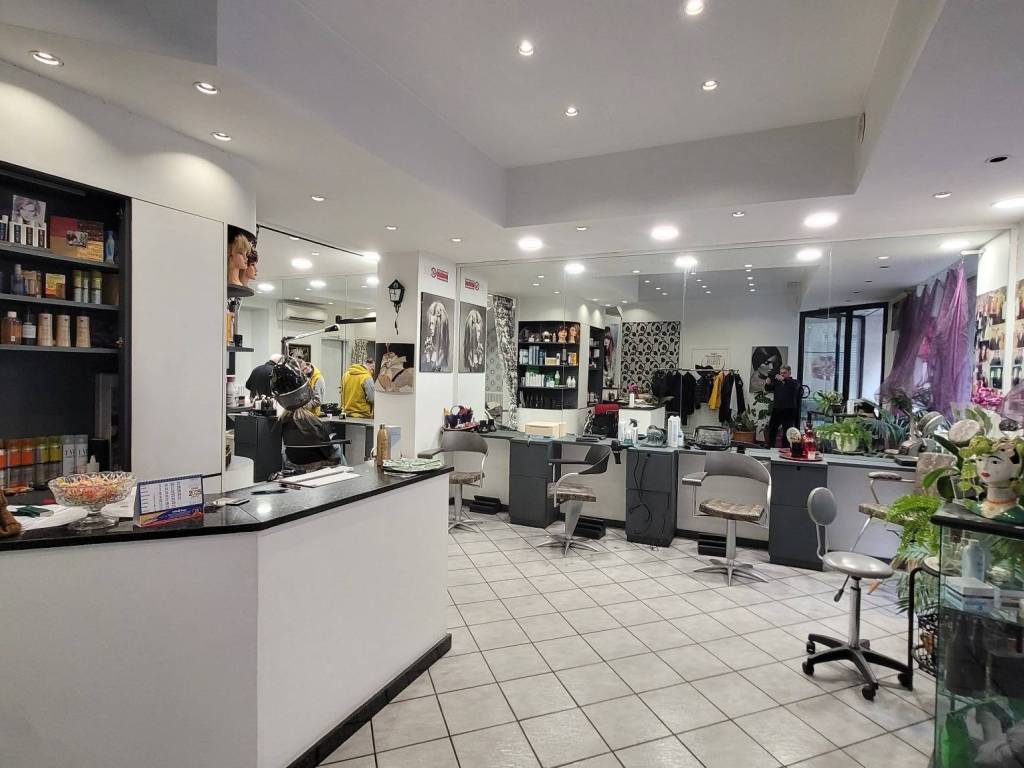 locale commerciale in vendita a Torino in zona Borgata Vittoria