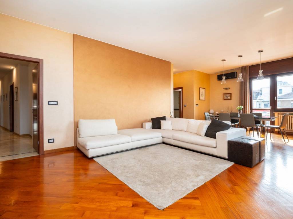 appartamento in vendita a Torino in zona Lingotto