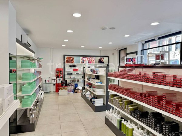 locale commerciale in vendita a Torino in zona Campidoglio