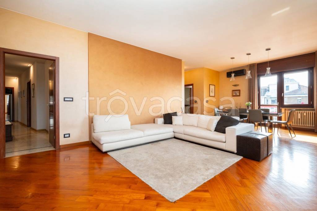 appartamento in vendita a Torino in zona Lingotto