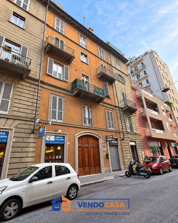 appartamento in vendita a Torino in zona Cit Turin