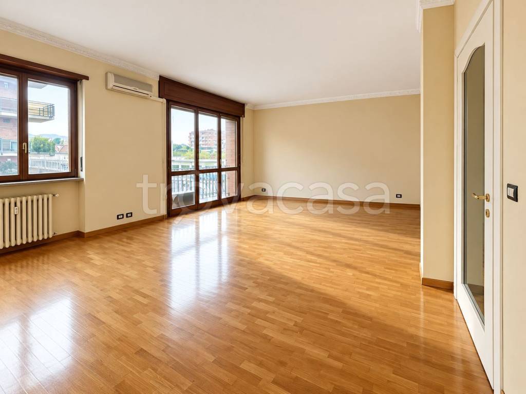 appartamento in vendita a Torino in zona Lingotto