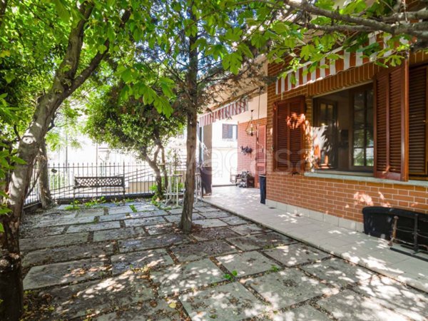 casa indipendente in vendita a Torino in zona Barca