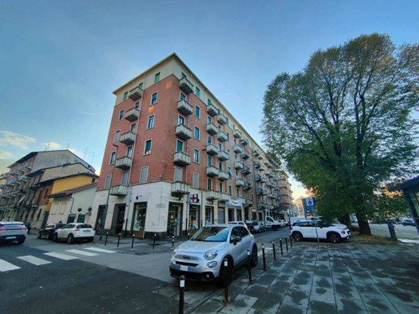 locale commerciale in vendita a Torino in zona Parella