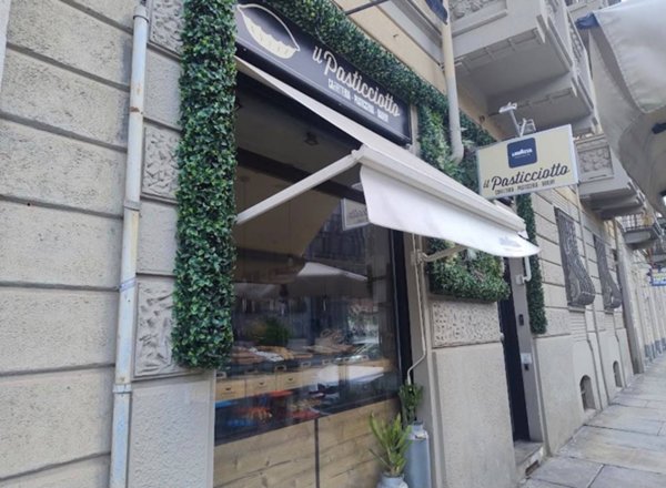 locale commerciale in vendita a Torino in zona Aurora