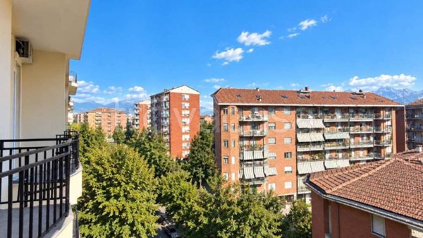 appartamento in vendita a Torino in zona Mirafiori Nord