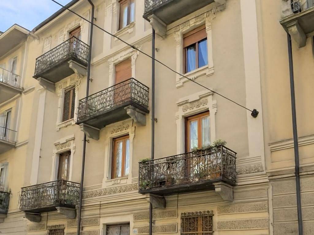 appartamento in vendita a Torino in zona Cenisia