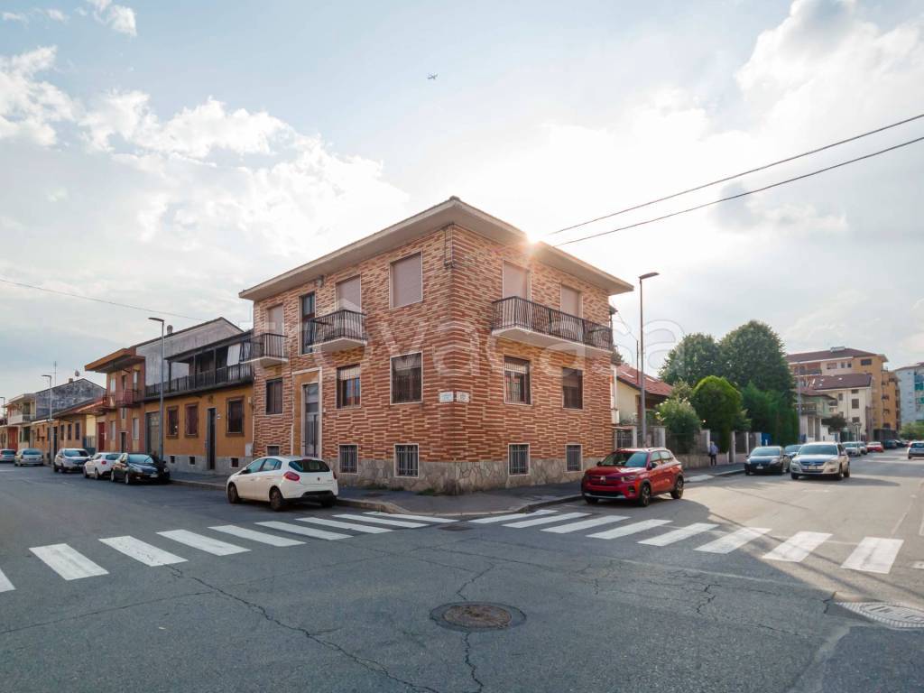 appartamento in vendita a Torino in zona Le Basse