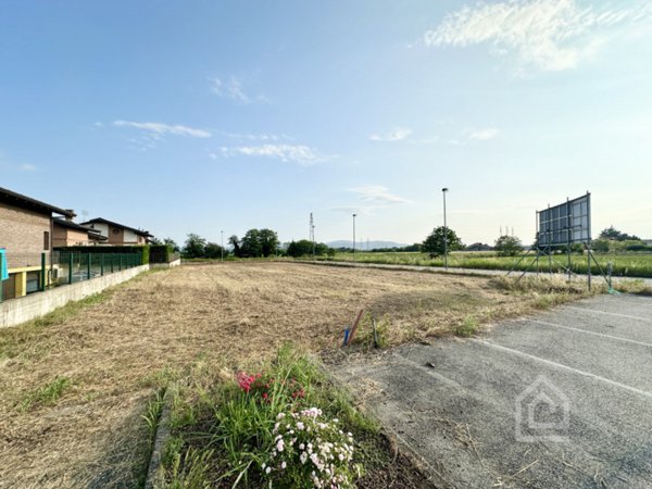 locale commerciale in vendita a Torrazza Piemonte