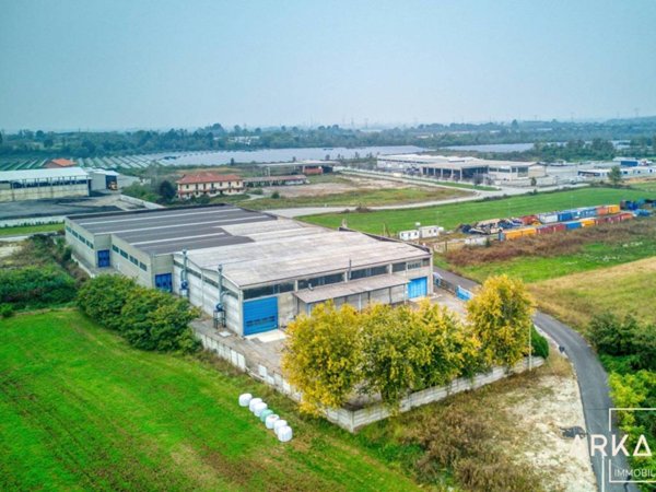 locale commerciale in vendita a Torrazza Piemonte