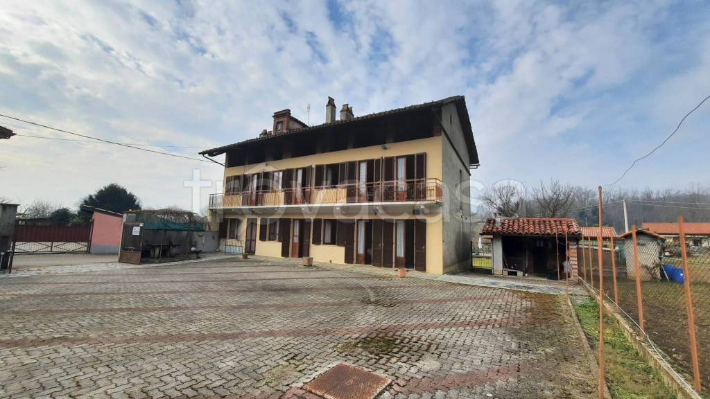 casa indipendente in vendita a Torre Canavese